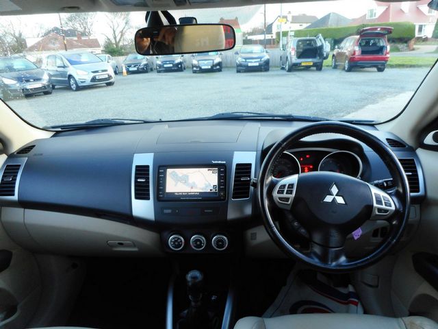 2010 MITSUBISHI OUTLANDER  II DIESEL ESTATE - 2.2 DI-DC DIAMOND 5DR - Picture 3