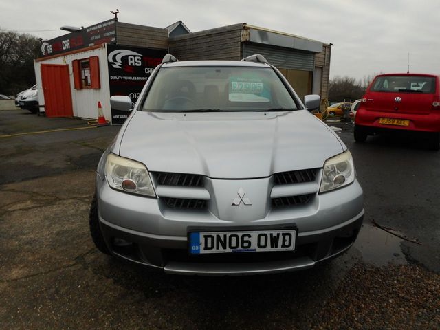 2006 MITSUBISHI OUTLANDER 2.4 MIVEC Sport SE Auto - Picture 2