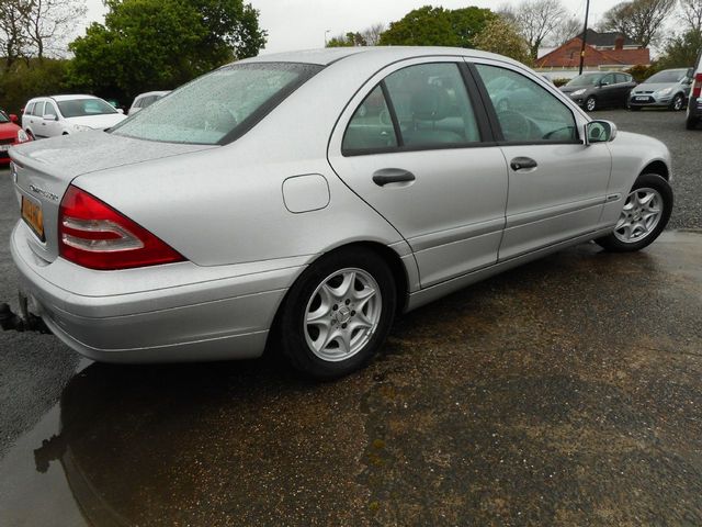 2003 MERCEDES C-CLASS C180 Kompressor Classic SE AUTO - Picture 3