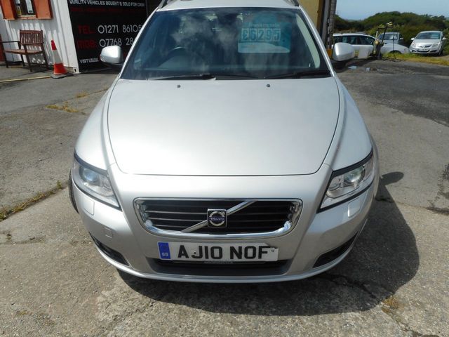 2010 VOLVO V50 2.0D SE Sportswagon - Picture 2