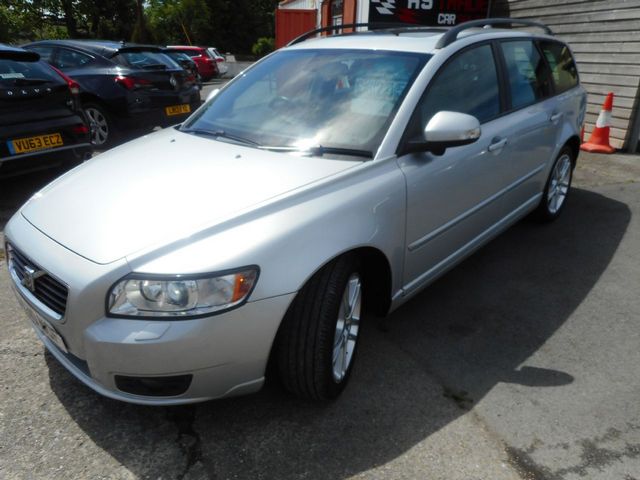 2010 VOLVO V50 2.0D SE Sportswagon - Picture 5