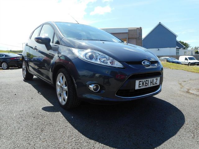 2011 FORD FIESTA Zetec 1.6TDCi090 - Picture 2