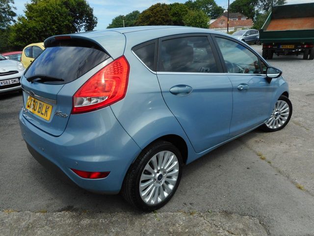 2010 FORD Fiesta Titanium 1.4 096 - Picture 3