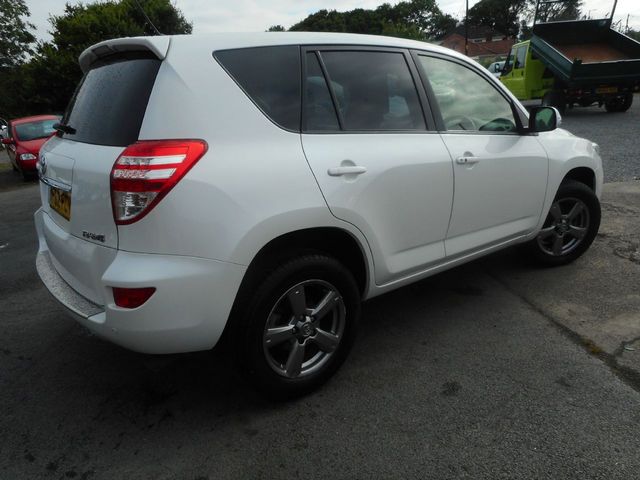 2012 TOYOTA RAV4 2.2D-4D XT-R 4x4 - Picture 3