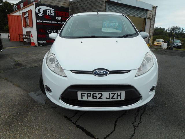 2013 FORD Fiesta Titanium 1.4TDCi068 - Picture 2