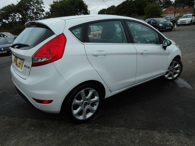 2013 FORD Fiesta Titanium 1.4TDCi068 - Picture 3