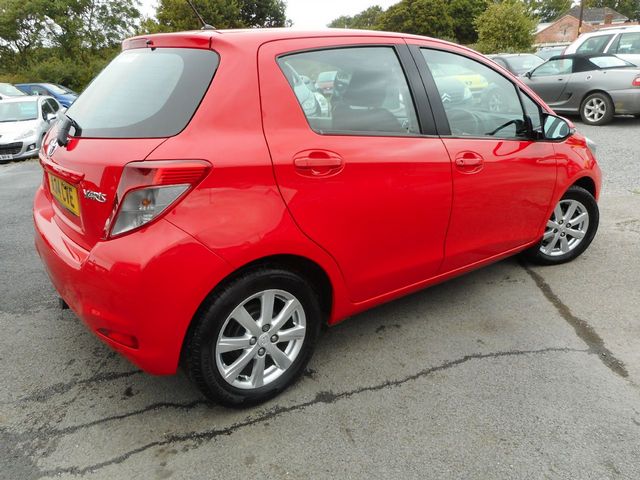 2014 TOYOTA Yaris 1.33 VVT-i Icon - Picture 3