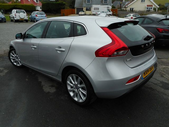 2014 VOLVO V40 D2 SE Lux Nav - Picture 4