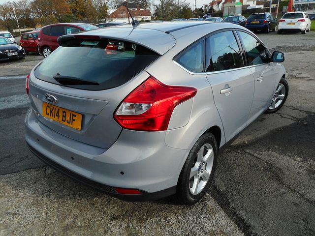 2014 FORD Focus Zetec 1.6 100 S5 Automatic - Picture 3