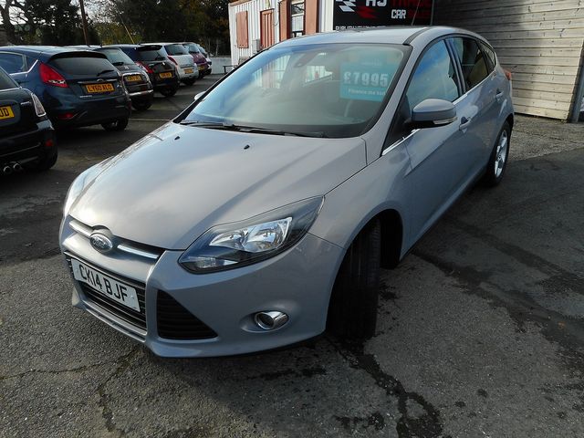 2014 FORD Focus Zetec 1.6 100 S5 Automatic - Picture 4