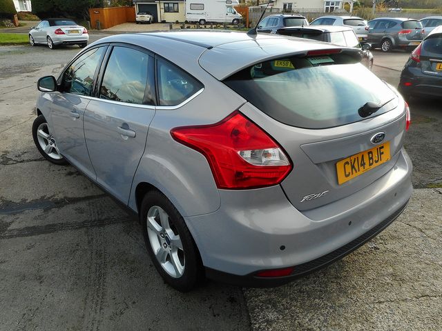 2014 FORD Focus Zetec 1.6 100 S5 Automatic - Picture 5