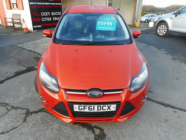 2011 FORD Focus 1.6 Zetec Auto - Picture 2