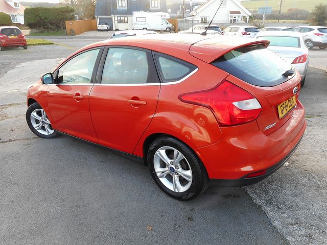 2011 FORD Focus 1.6 Zetec Auto - Picture 4