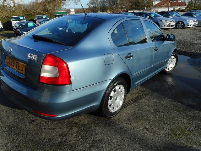 2009 SKODA Octavia S 1.9 TDI PD auto - Picture 3