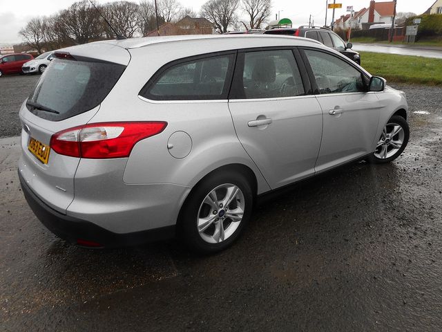 2014 FORD Focus Zetec 1.6 100 S5 Automatic - Picture 3