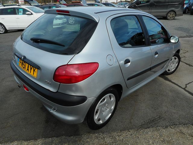 2002 PEUGEOT 206 1.1 LX AC - Picture 3