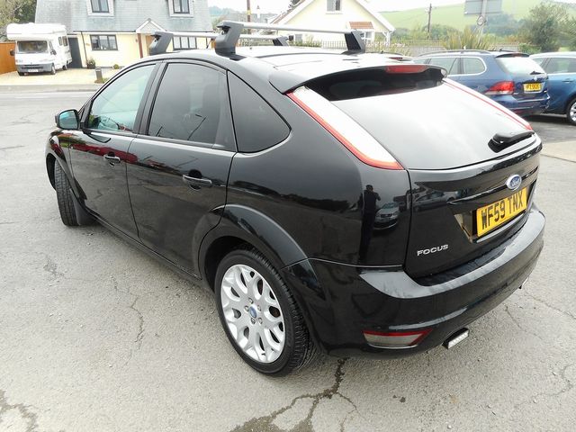 2010 FORD Focus Zetec 1.8 125 S4 - Picture 4