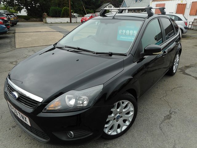 2010 FORD Focus Zetec 1.8 125 S4 - Picture 5