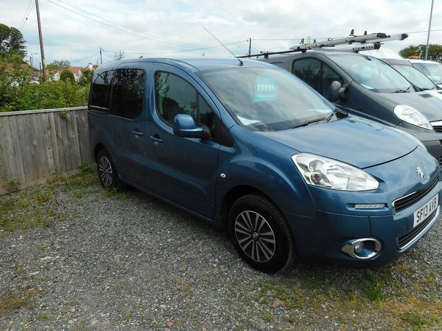 2013 PEUGEOT Partner Tepee S 1.6 e-HDi 92 Stop-Start EGC - Picture 2