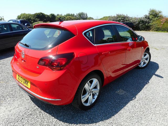 2013 VAUXHALL Astra SRi 1.6i 16v VVT auto - Picture 3