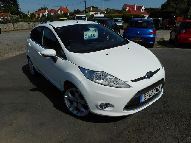 2012 FORD Fiesta Titanium 1.6 120 - Picture 2