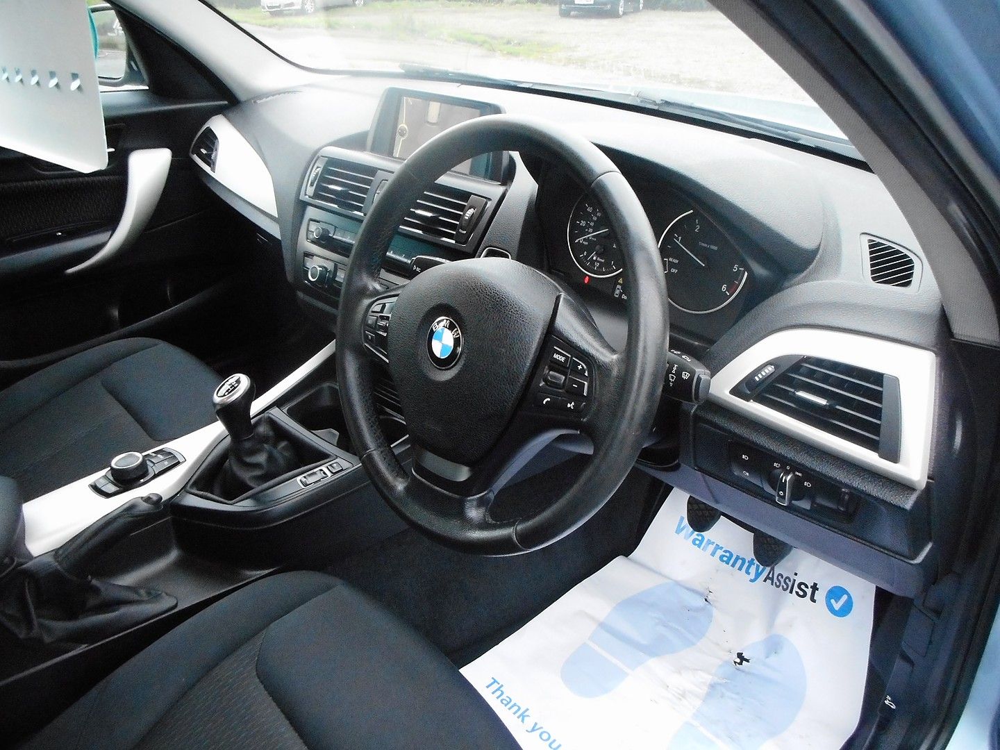 BMW 1 Series 118d SE (2014) - Picture 12