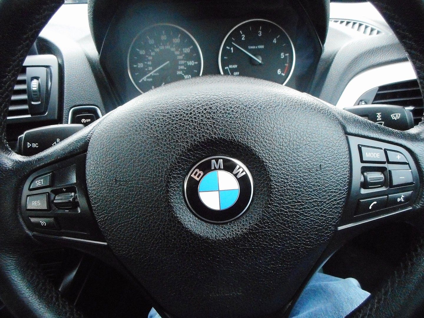 BMW 1 Series 118d SE (2014) - Picture 18