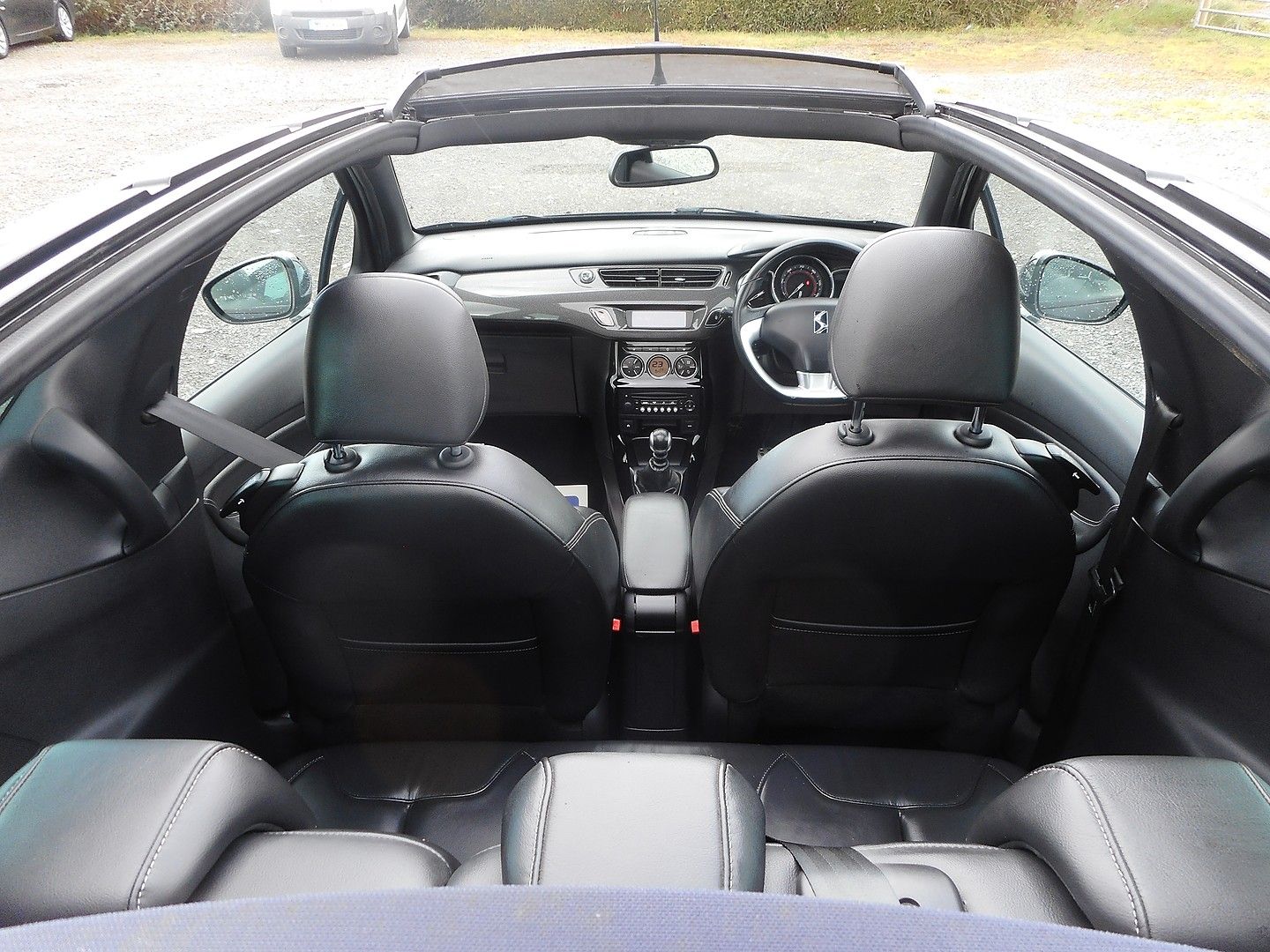 CITROEN DS3 Cabrio THP 155 DSport (2014) - Picture 24