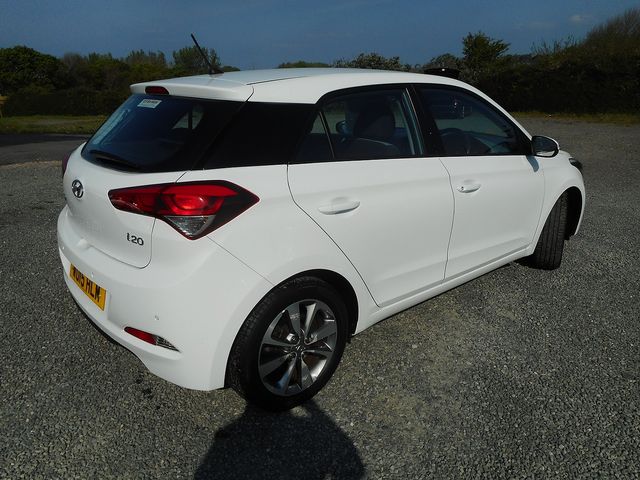 2015 HYUNDAI i20 1.4 100PS SE Auto - Picture 3