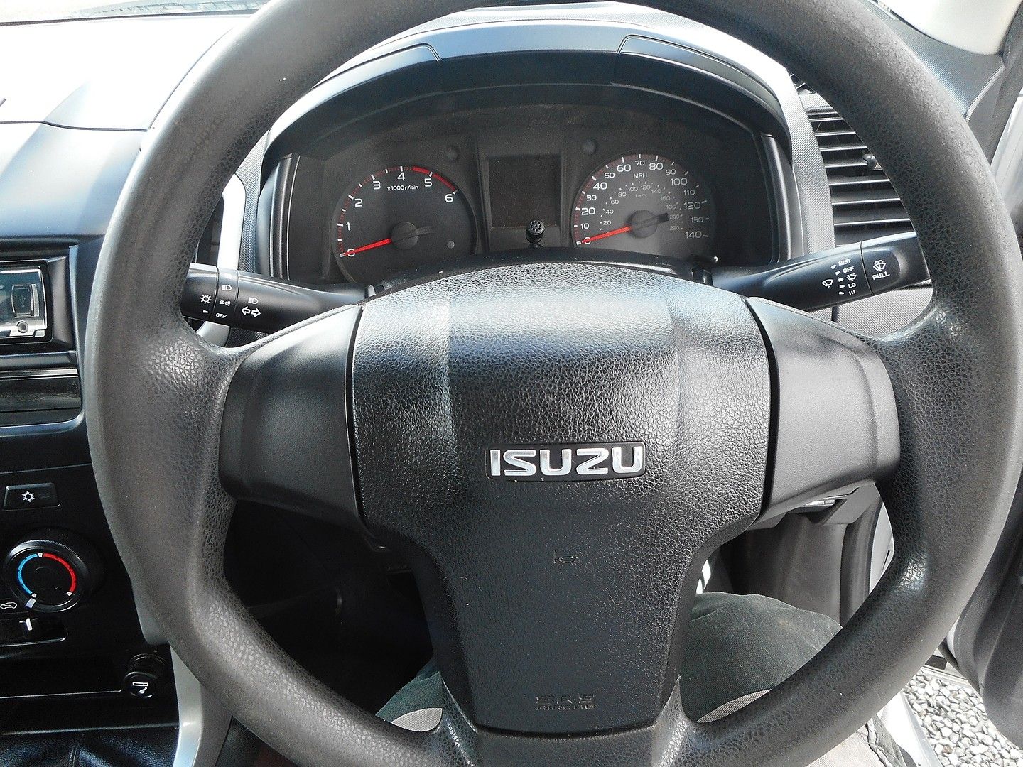 ISUZU D-Max 2.5 4X4 Eiger Double Cab (2014) - Picture 25