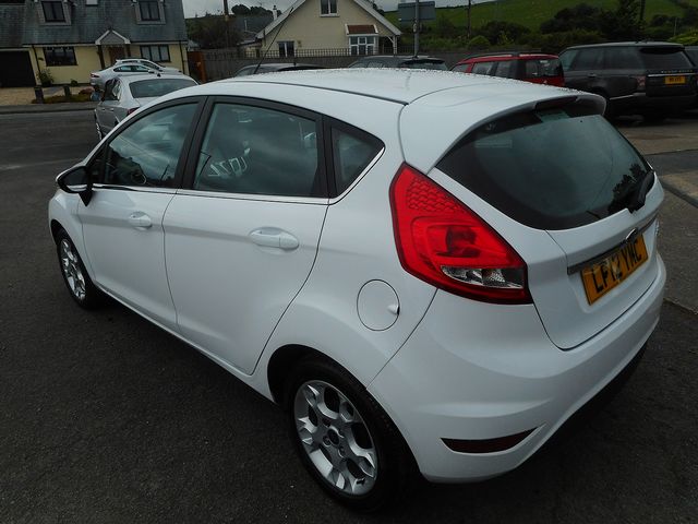 2012 FORD Fiesta Zetec 1.4TDCi068 - Picture 4