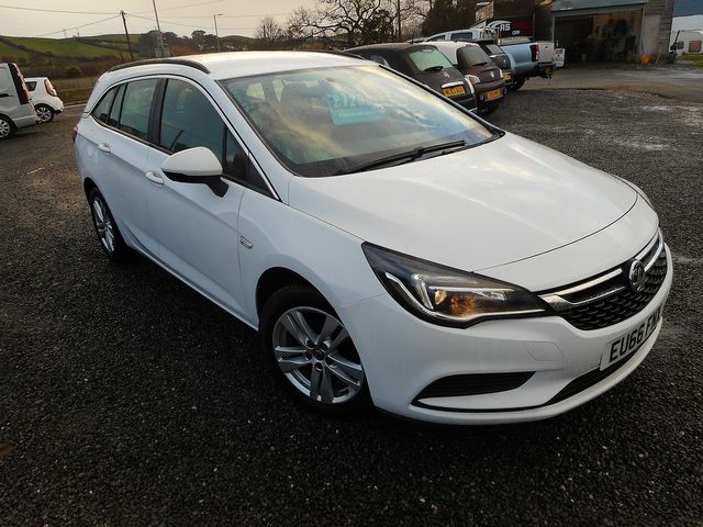 2017 VAUXHALL Astra Sports Tourer TECH LINE 1.6CDTi 110PS S/S ecoFLEX - Picture 3