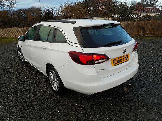 2017 VAUXHALL Astra Sports Tourer TECH LINE 1.6CDTi 110PS S/S ecoFLEX - Picture 5