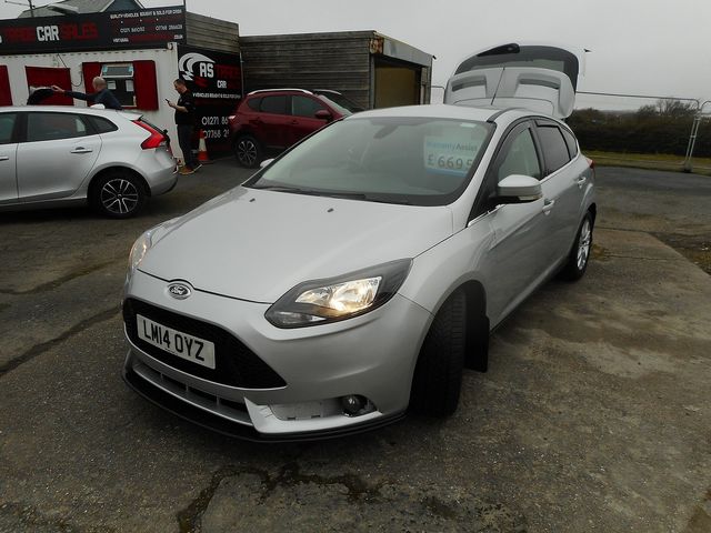 2014 FORD Focus Titanium Navigator 1.0T 125PS EcoBoost - Picture 2