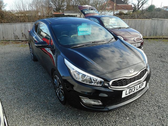 2013 KIA pro_cee'd 1.6 CRDi 126bhp 6-speed manual ISG SE - Picture 3