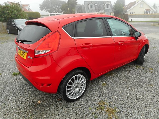 2011 FORD Fiesta Titanium 1.4 096 Auto - Picture 5