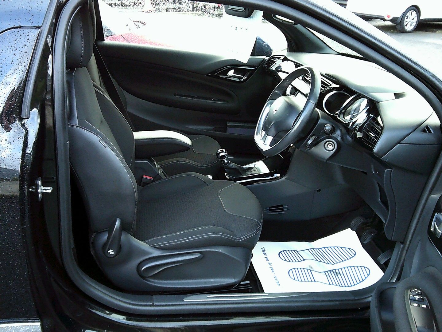 CITROEN DS3 Cabrio VTi 120 DStyle (2013) - Picture 10