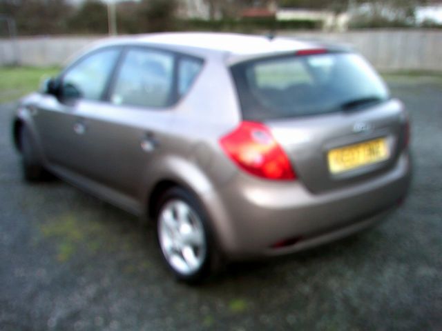 2007 KIA cee'd 1.6 SR Automatic - Picture 4