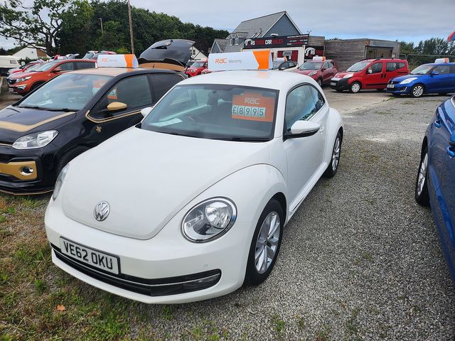 2012 VOLKSWAGEN Beetle Design 2.0 TDI 6 speed manual - Picture 2