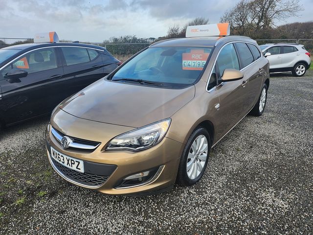 2013 VAUXHALL Astra Sports Tourer SE 2.0CDTi 16v (165PS) S/S - Picture 2