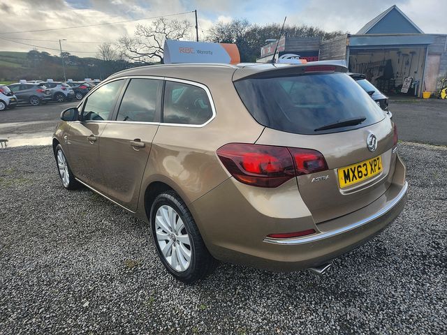 2013 VAUXHALL Astra Sports Tourer SE 2.0CDTi 16v (165PS) S/S - Picture 3