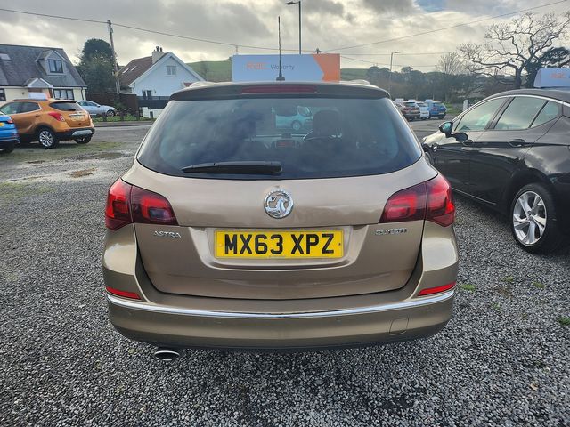 2013 VAUXHALL Astra Sports Tourer SE 2.0CDTi 16v (165PS) S/S - Picture 4