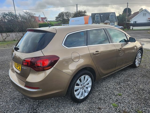 2013 VAUXHALL Astra Sports Tourer SE 2.0CDTi 16v (165PS) S/S - Picture 5
